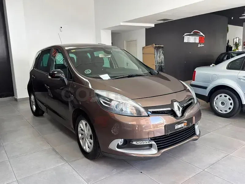 Usado Renault Scénic III LIMITED 130 CV (95 kW) 2015 Beige Monovolumen