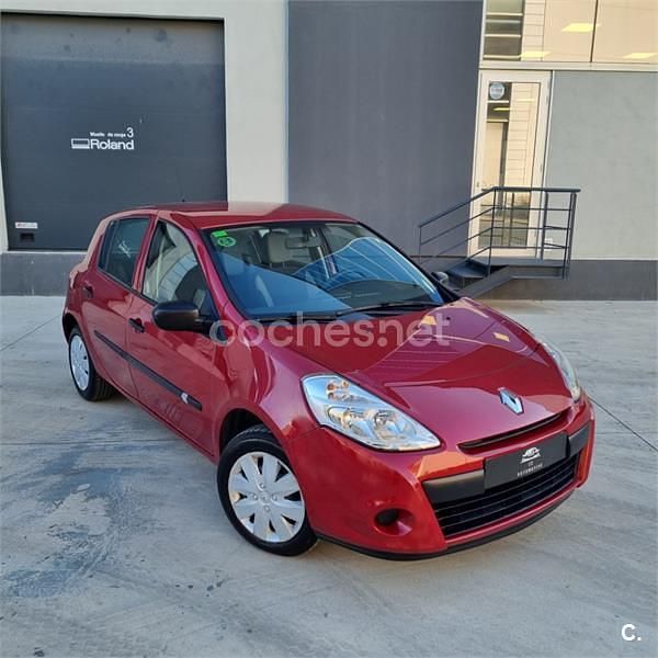 Granate Usado 2010 Renault Clio II Authentique Berlina | 6490 € (Un poco caro) - Imagen 1/4