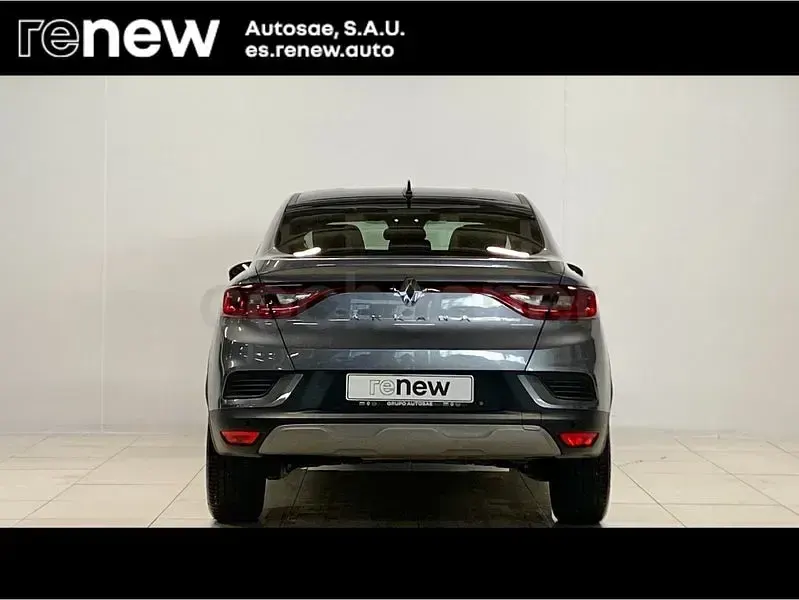 Usado Renault Arkana Techno 140 CV (102 kW) 2023 Gris / plata SUV
