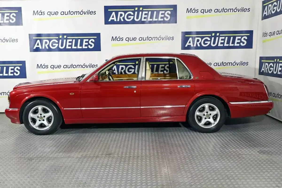 Usado Bentley Arnage 355 CV (261 kW) 1998 Granate metalizado Berlina