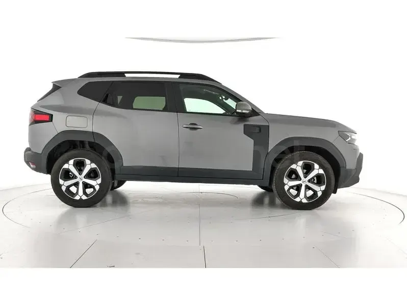 Usado Dacia Duster Journey 130 CV (95 kW) 2025 Gris / plata SUV