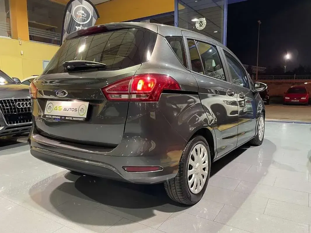 Usado Ford B-MAX Trend 75 CV (55 kW) 2012 Gris Monovolumen
