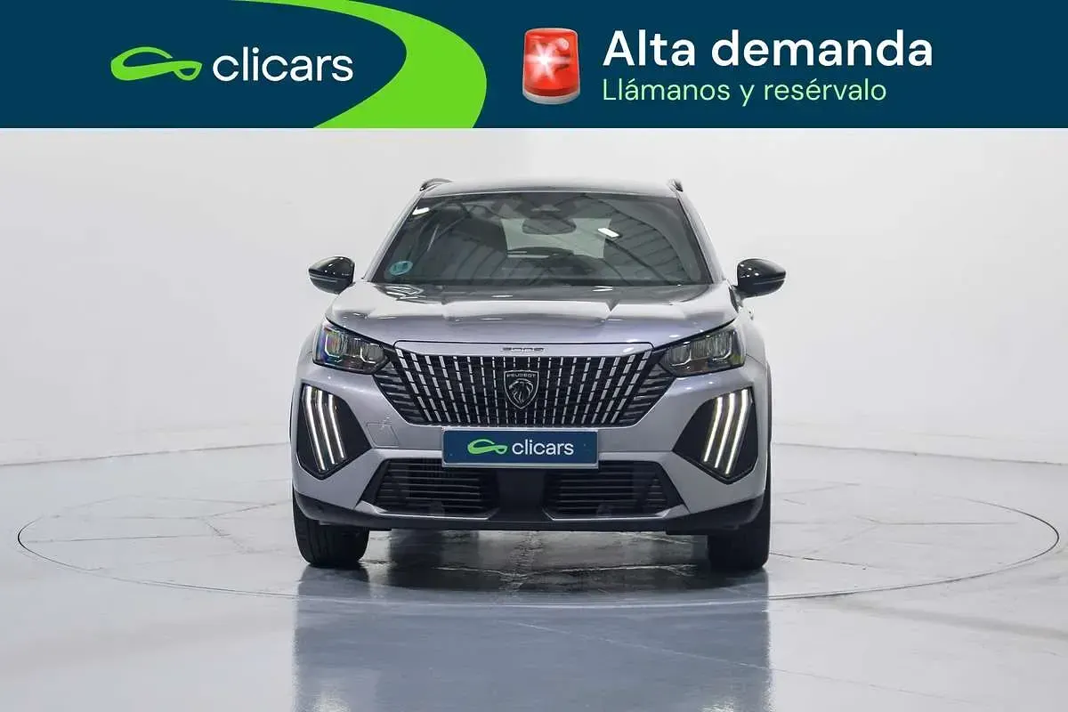 Usado Peugeot 2008 Allure 102 CV (75 kW) 2025 Plateado SUV