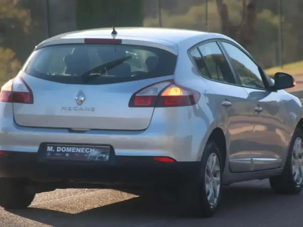 Usado Renault Mégane LIMITED 115 CV (84 kW) 2015 Gris