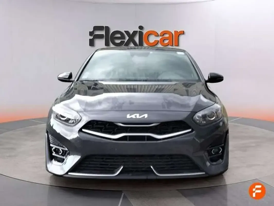 Używany Kia Ceed 101 KM (74 kW) 2023 Szary Hatchback