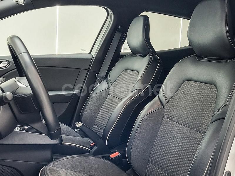 Usado Renault Clio V Zen 90 CV (66 kW) 2023 Gris / plata Berlina