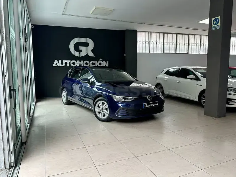 Usado VW Golf VIII 110 CV (80 kW) 2021 Azul Berlina