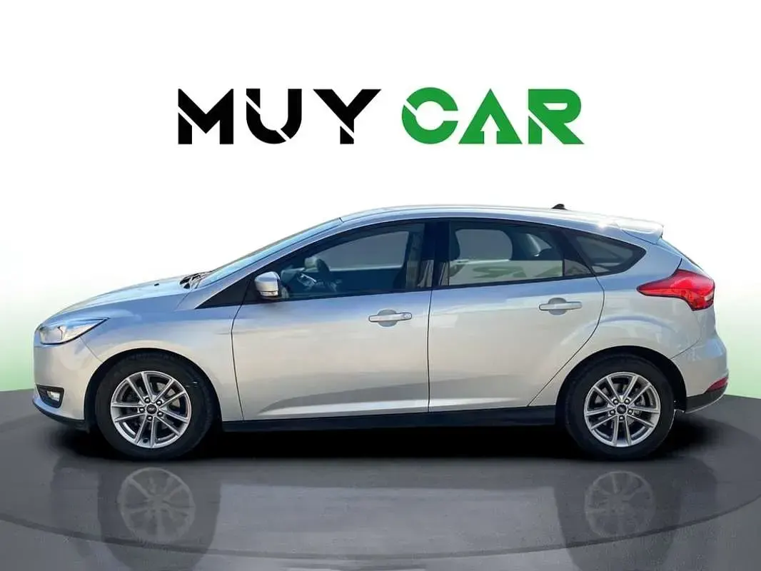 Usado Ford Focus Trend+ 125 CV (91 kW) 2018 Gris Utilitario