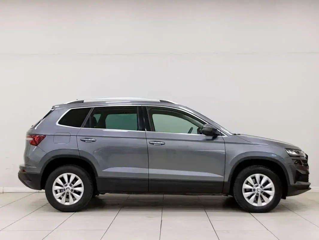 Usado Skoda Karoq Ambition 150 CV (110 kW) 2022 Gris SUV