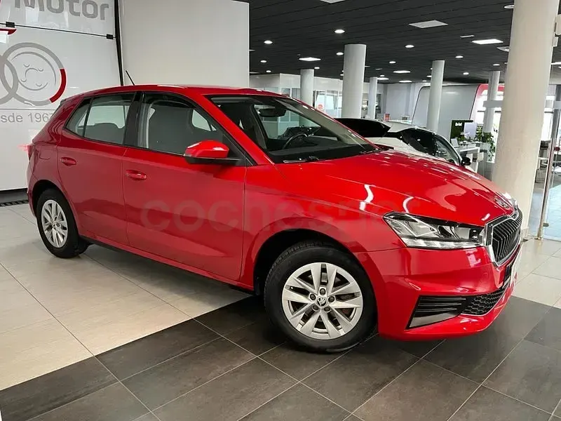Usado Skoda Fabia Selection 115 CV (84 kW) 2024 Rojo Utilitario