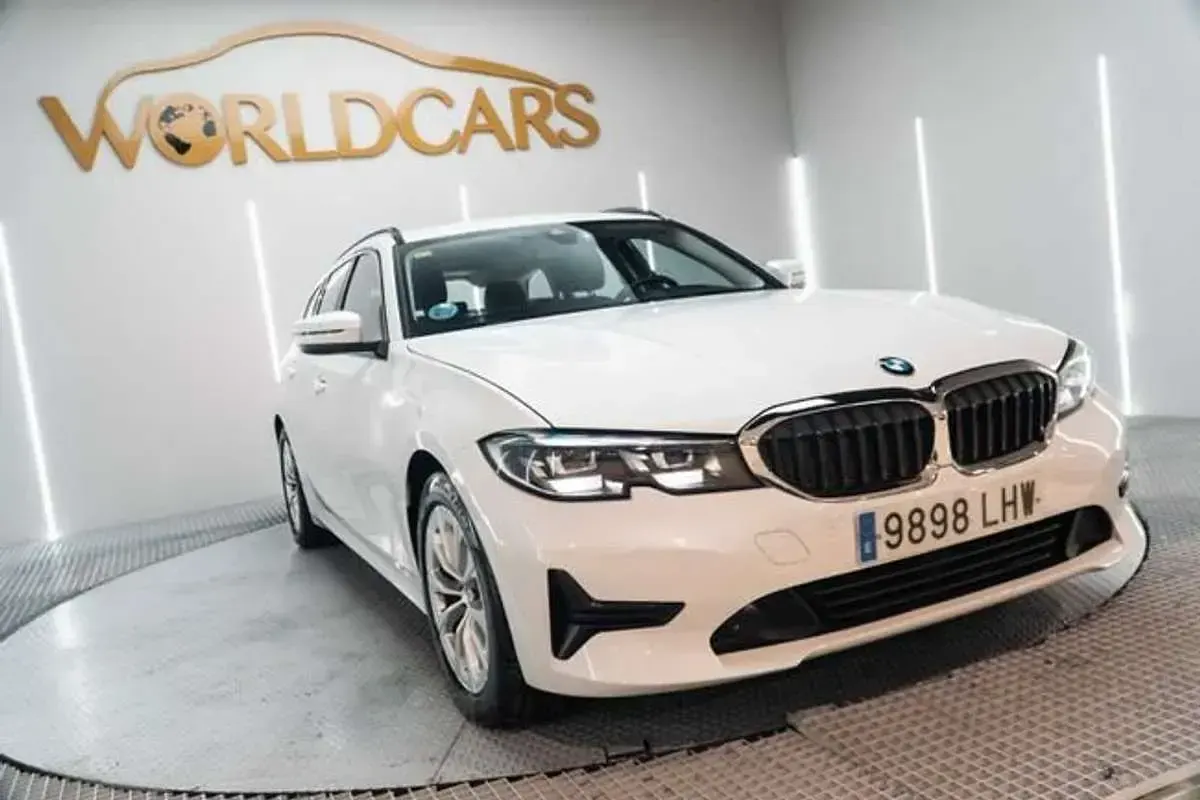 Usado BMW 318 Sport Line 143 CV (105 kW) 2020 Blanco Familiar