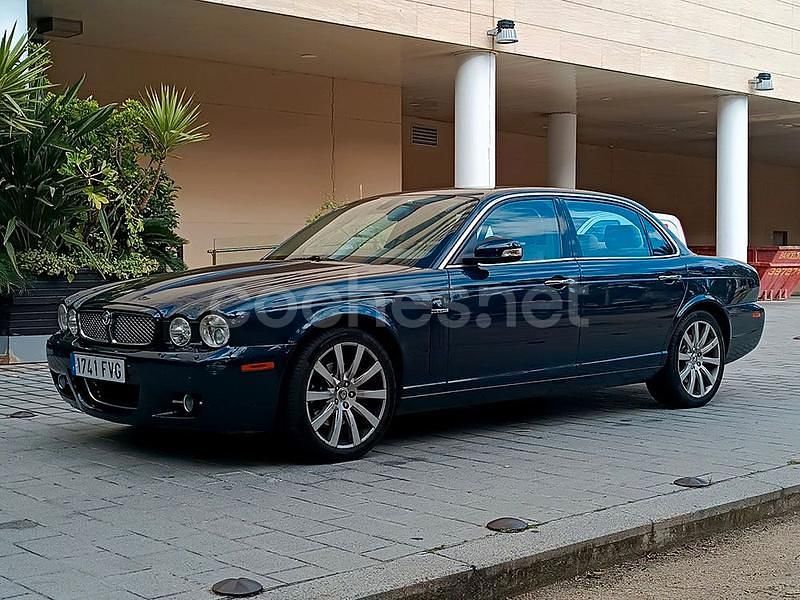 Usado Jaguar XJ8 Executive 298 CV (219 kW) 2007 Azul Berlina
