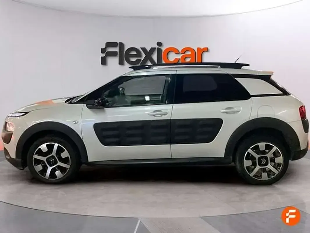 Usado Citroën C4 Cactus PureTech 110 CV (80 kW) 2017 Beige Utilitario