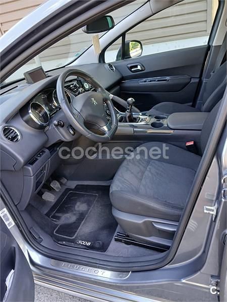 Usado Peugeot 3008 Allure 150 CV (110 kW) 2011 Gris / plata Familiar