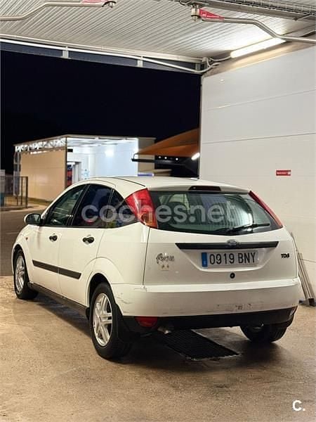 Usado Ford Focus Trend 115 CV (84 kW) 2001 Blanco Berlina