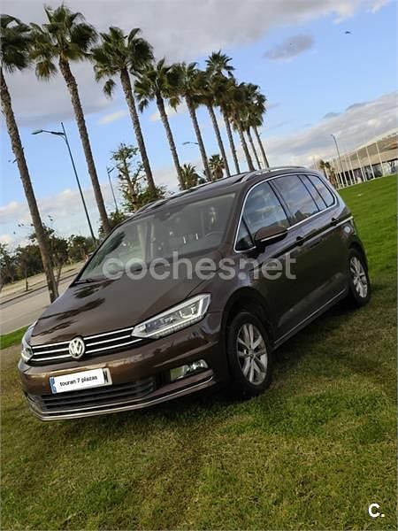 Usado VW Touran Advance 150 CV (110 kW) 2016 Granate Monovolumen