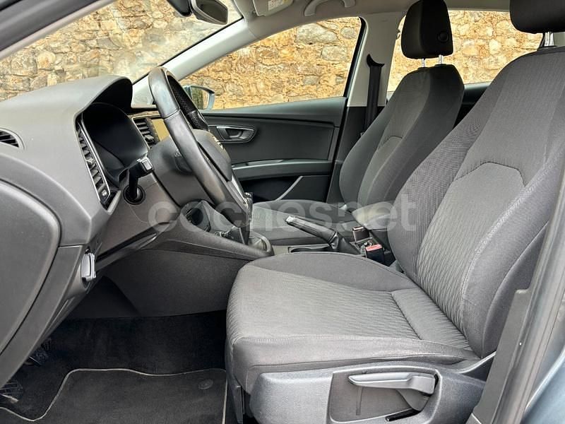 Usado Seat Leon Ecomotive 110 CV (80 kW) 2016 Gris / plata Berlina