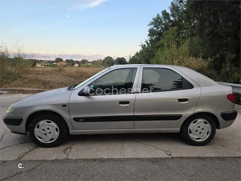 Usado Citroën Xsara Exclusive 90 CV (66 kW) 1998 Gris / plata Berlina