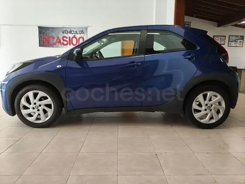 Usado Toyota Aygo X Play 72 CV (52 kW) 2023 Azul SUV