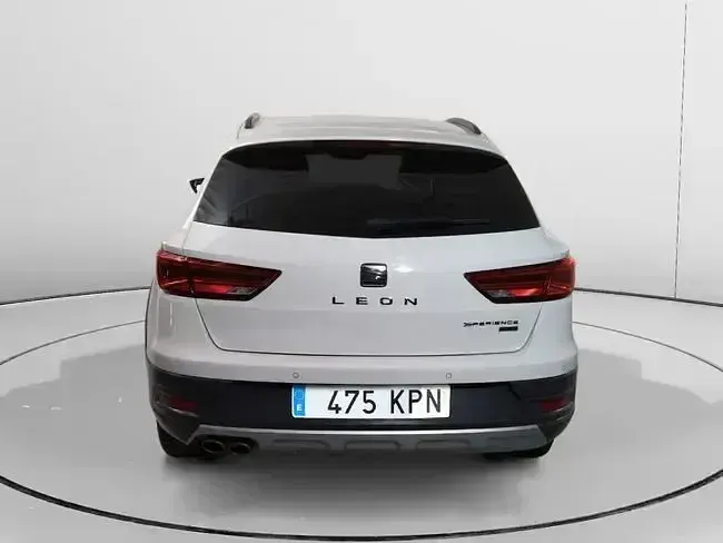Usado Seat Leon 4Drive 150 CV (110 kW) 2018 Blanco Familiar