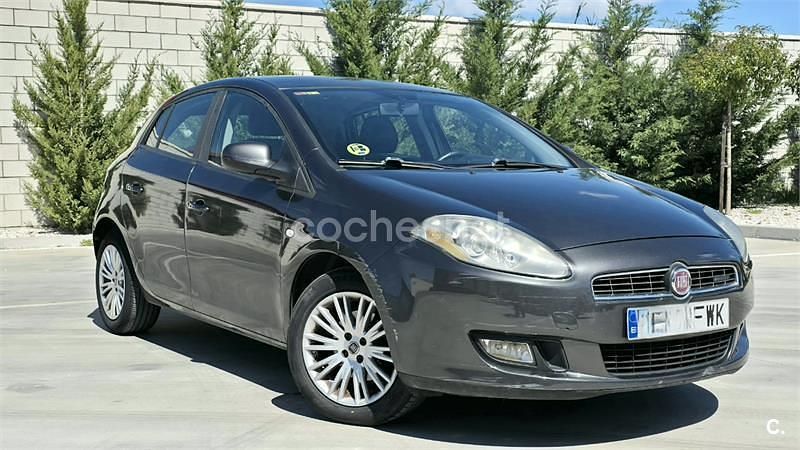 Usado Fiat Bravo Active 120 CV (88 kW) 2007 Gris / plata Utilitario