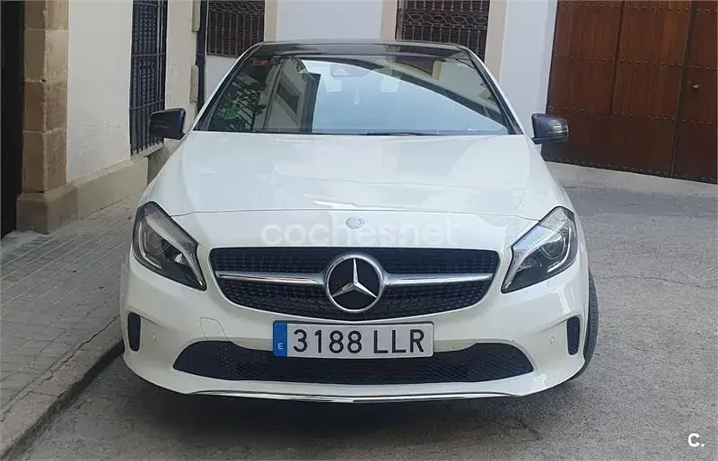 Käytetty Mercedes A200 Urban 136 HP (100 kW) 2016 Valkoinen Sedan