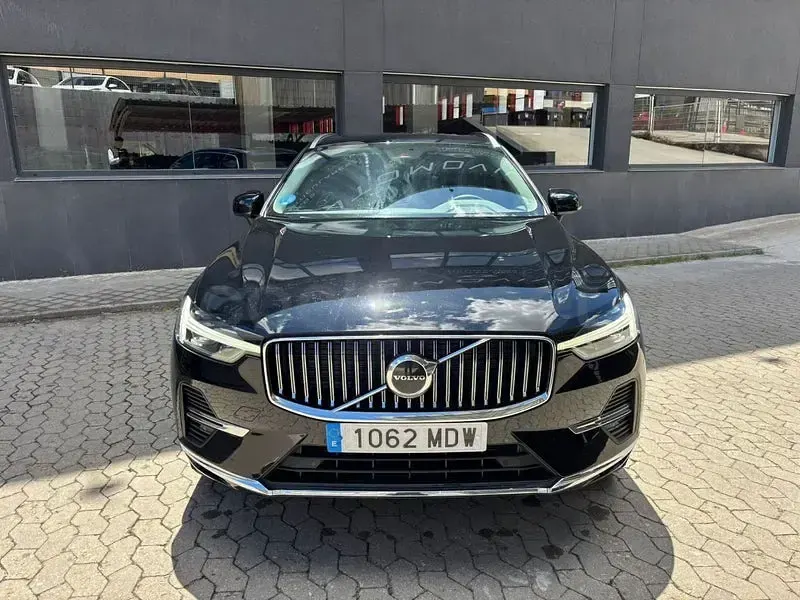Usado Volvo XC60 Core 351 CV (258 kW) 2023 Negro SUV