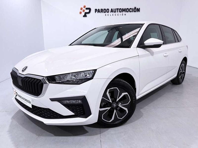 Usado Skoda Scala Selection 116 CV (85 kW) 2025 Blanco Utilitario