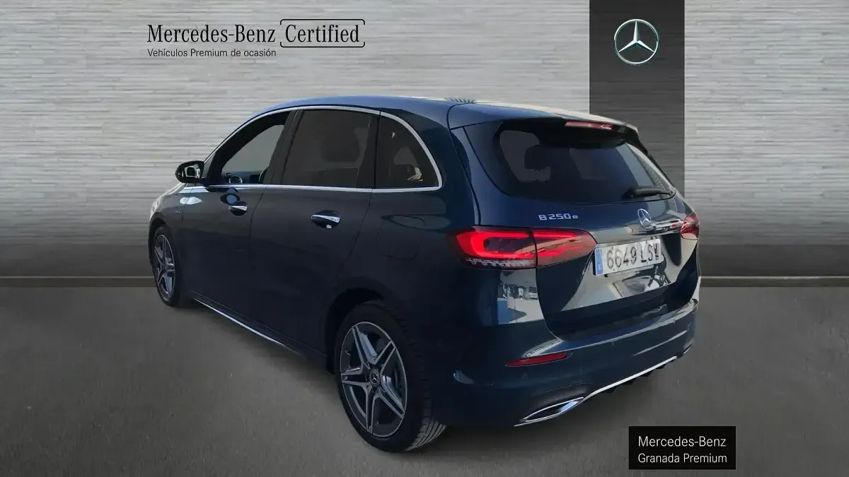 Usado Mercedes A250 AMG line 218 CV (160 kW) 2021 Azul Monovolumen