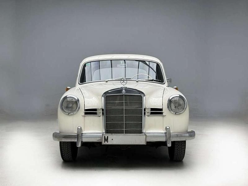 Usado Mercedes 190 75 CV (55 kW) 1961 Blanco Berlina