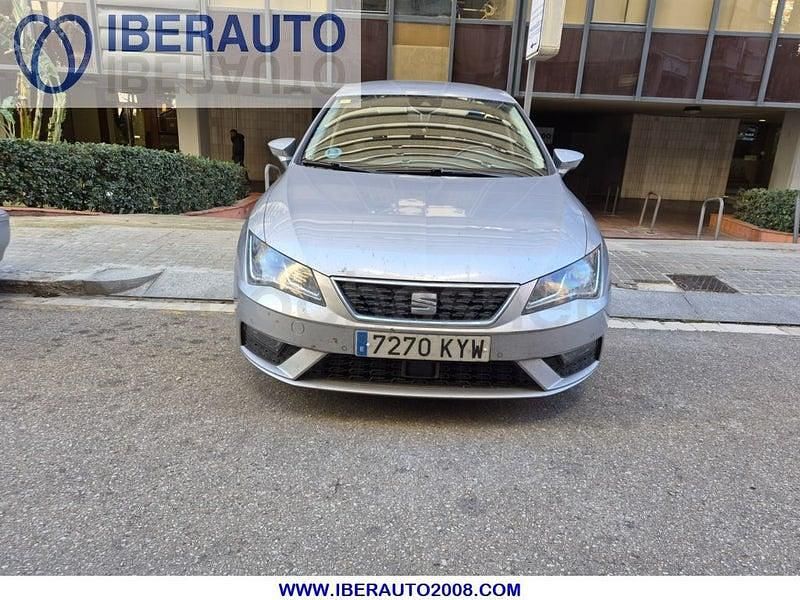 Usado Seat Leon Style 116 CV (85 kW) 2019 Gris / plata Berlina