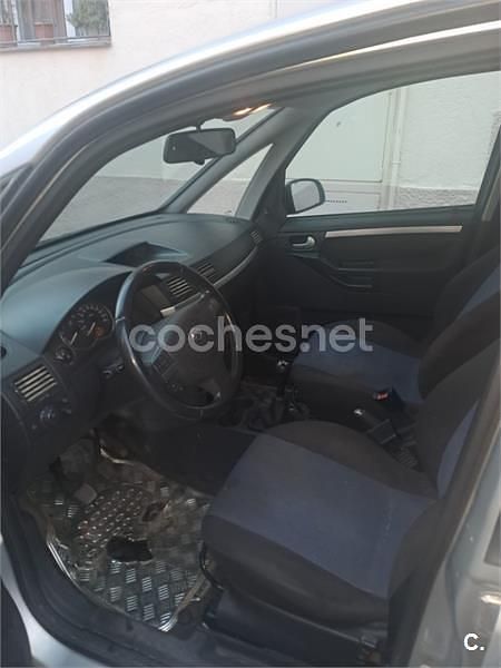 Usado Opel Meriva Cosmo 70 CV (51 kW) 2005 Gris / plata Monovolumen