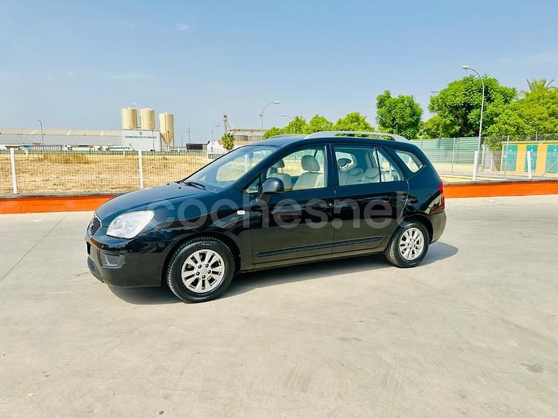 Negro Usado 2011 Kia Carens Monovolumen | 4999 € (Precio justo) - Imagen 1/4
