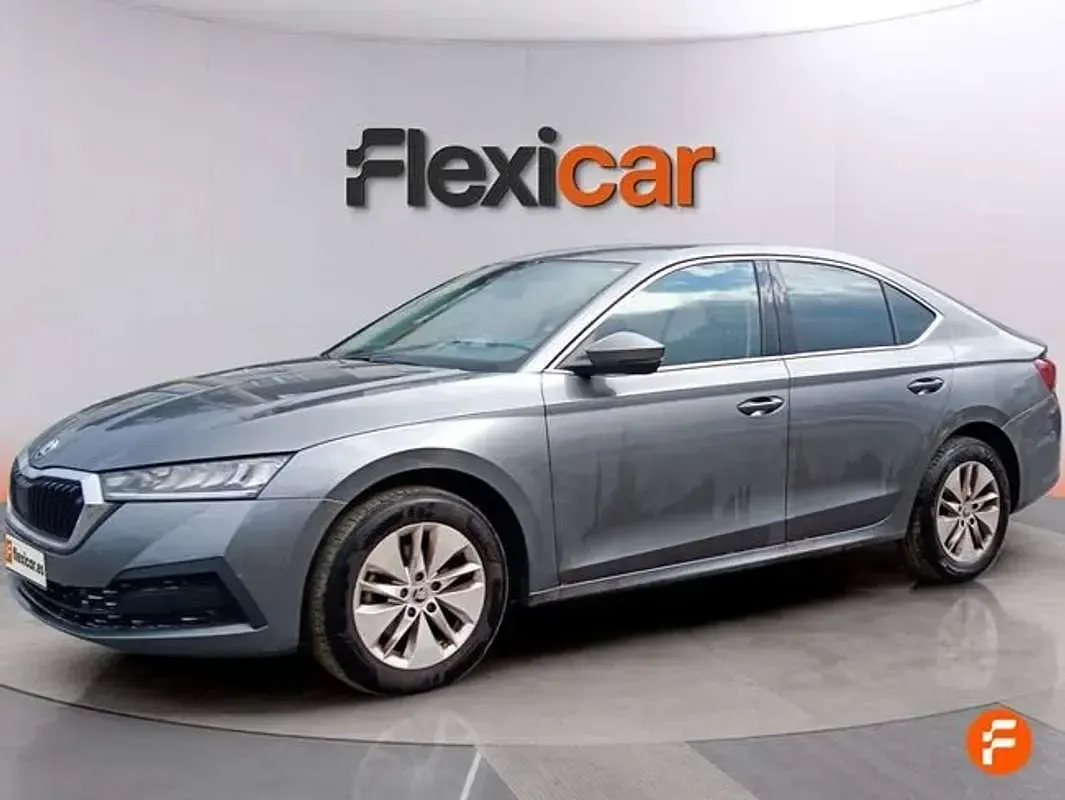 Usado Skoda Octavia Ambition 150 CV (110 kW) 2023 Gris Utilitario