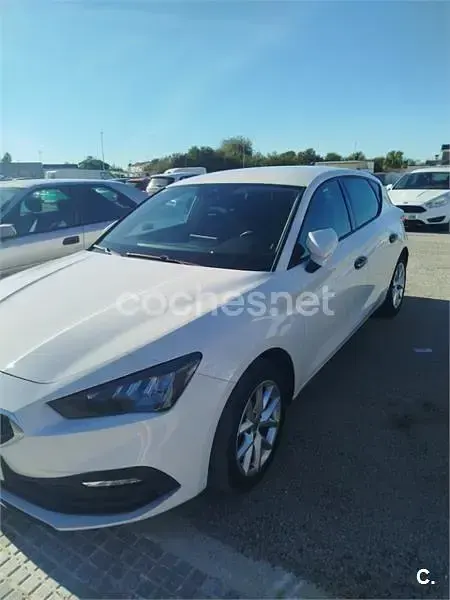 Usado Seat Leon Style 110 CV (80 kW) 2020 Blanco Berlina