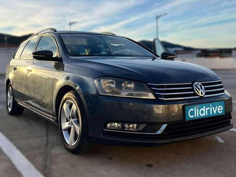 Usado VW Passat Advance 105 CV (77 kW) 2011 Gris Familiar
