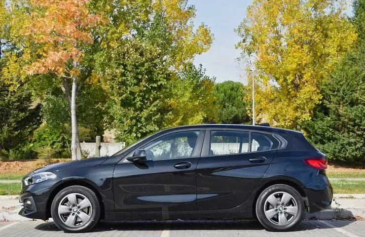 Usado BMW 116 Sport Line 116 CV (85 kW) 2018 Negro Utilitario