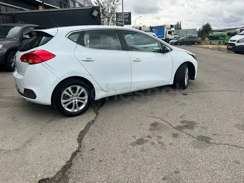 Usado Kia Ceed 100 CV (73 kW) 2014 Blanco Utilitario