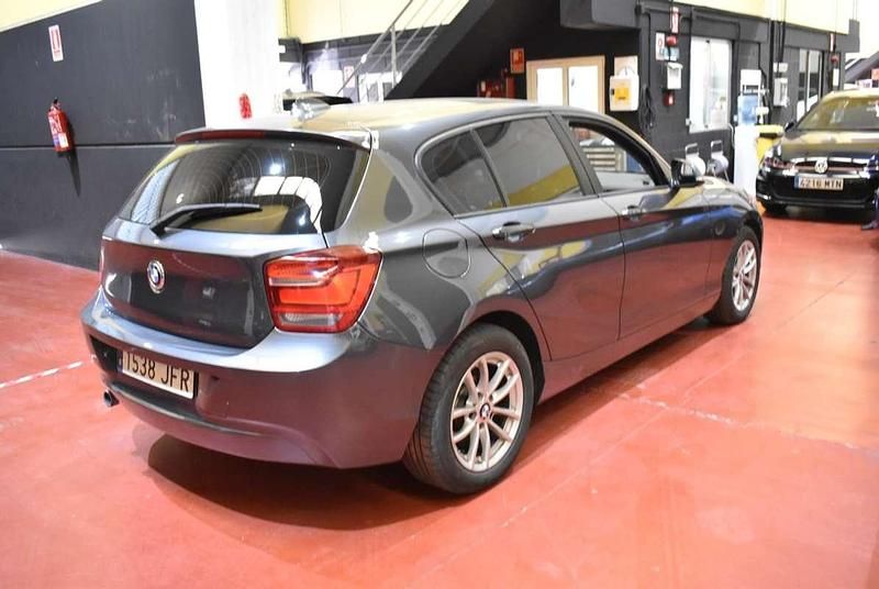 Usado BMW 118 143 CV (105 kW) 2015 Gris Utilitario