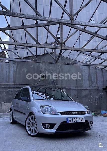 Usado Ford Fiesta ST 150 CV (110 kW) 2007 Gris / plata Utilitario