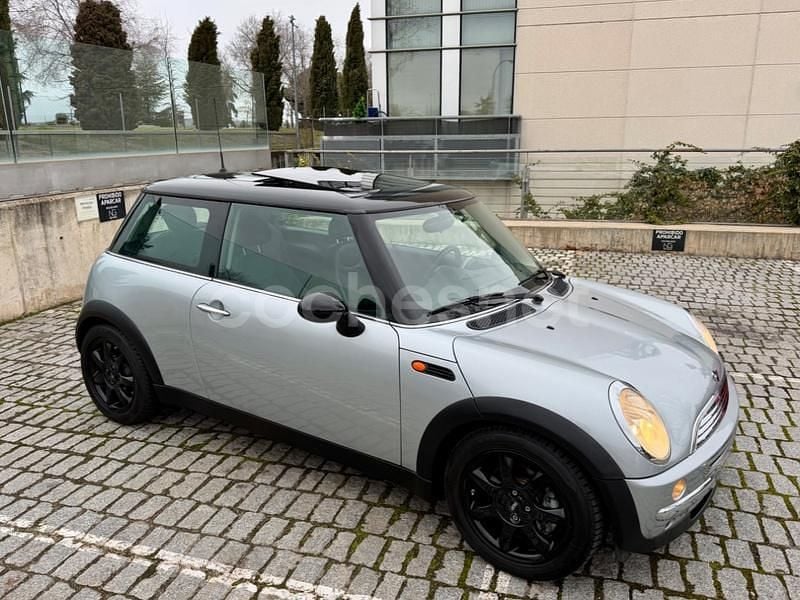 Gris / plata Usado 2004 Mini Cooper Utilitario | 8772 € (Un poco caro) - Imagen 1/4