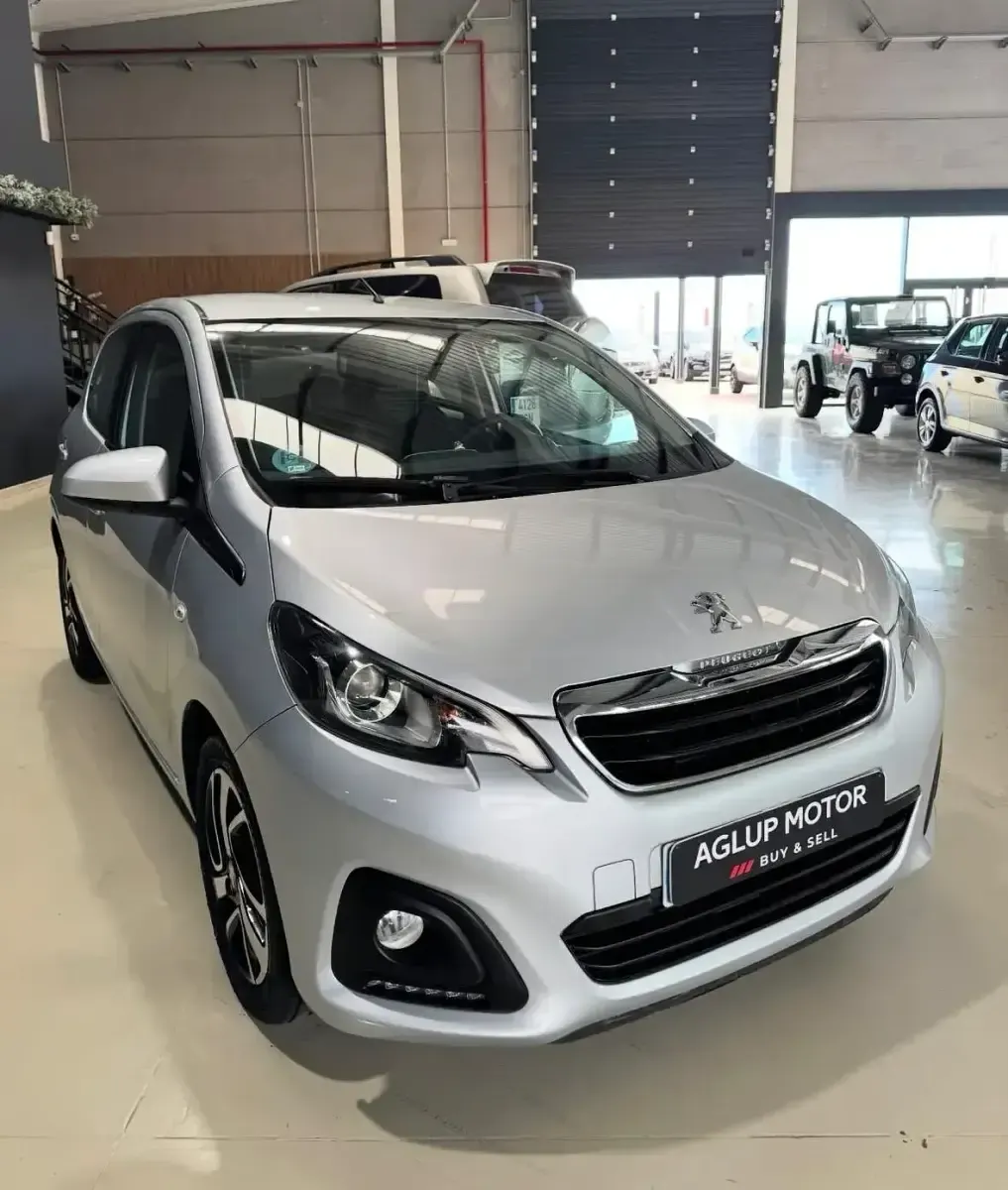 Usado Peugeot 108 Active 82 CV (60 kW) 2018 Gris