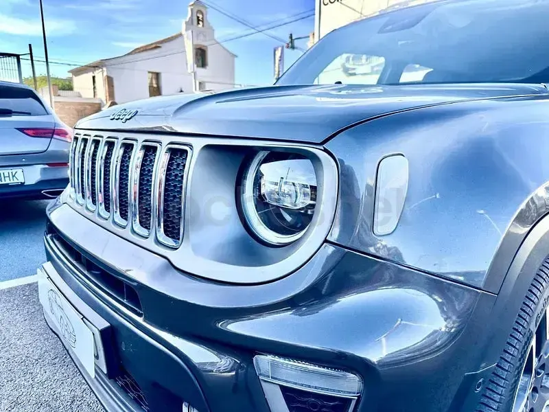 Usado Jeep Renegade Limited 120 CV (88 kW) 2018 Gris / plata SUV