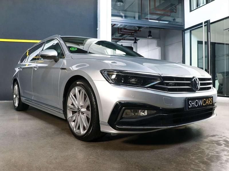Usado VW Passat R-line 150 CV (110 kW) 2022 Gris Familiar