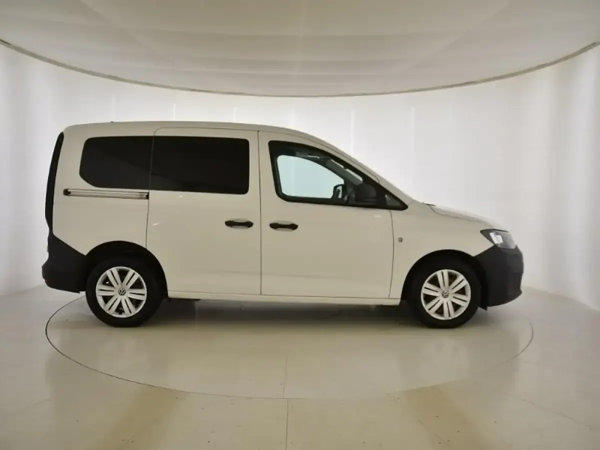 Usado VW Caddy 102 CV (75 kW) 2021 Blanco Monovolumen