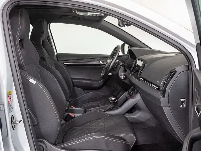 Usado Skoda Karoq SportLine 150 CV (110 kW) 2022 Blanco SUV