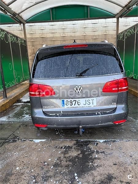 Usado VW Touran Edition 105 CV (77 kW) 2013 Gris / plata Monovolumen