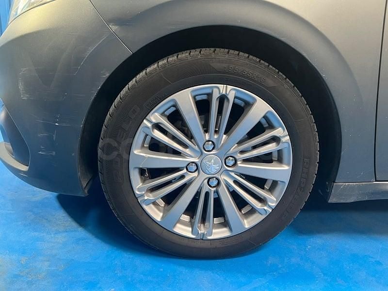 Usado Peugeot 208 Access 82 CV (60 kW) 2017 Gris / plata Utilitario