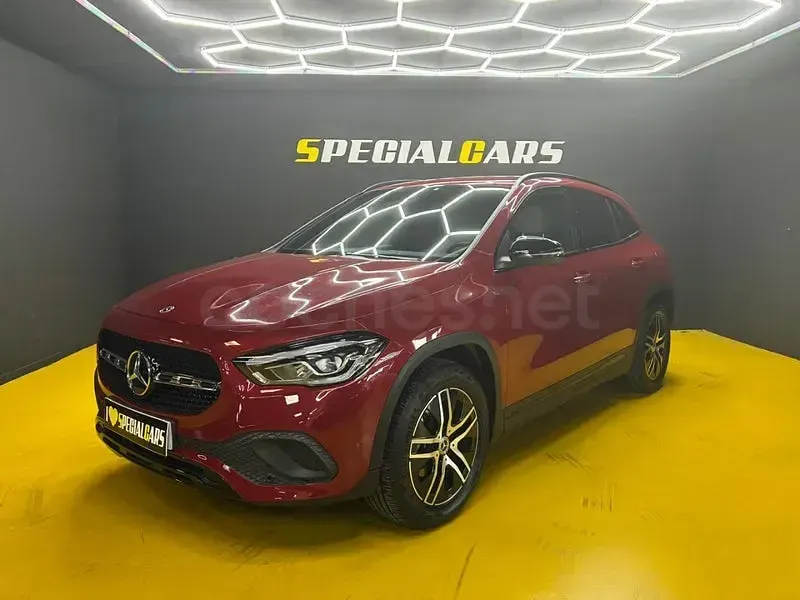 Usado Mercedes GLA180 136 CV (100 kW) 2022 Granate SUV