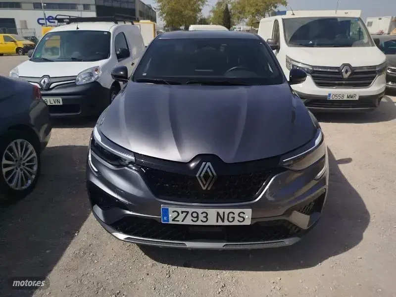 Usado Renault Arkana Techno 145 CV (106 kW) 2025 Gris SUV